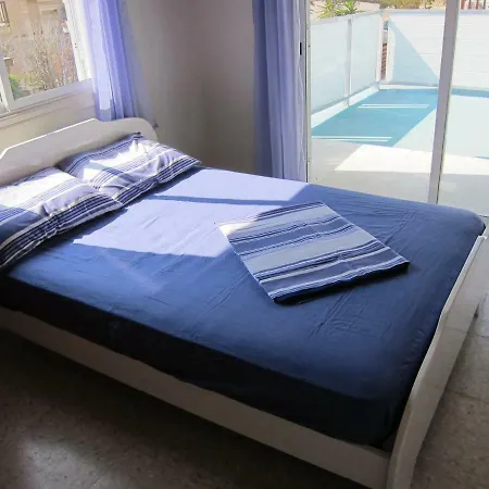Spiros Seaside No. 11 Meneou