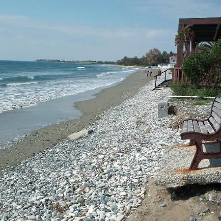 Spiros Seaside No. 11 * Meneou